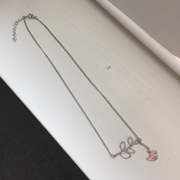 ⚜️[𝟯/$𝟭𝟯]⚜️Silver Dainty Leaf Dove Necklace New - Picture 4 of 8